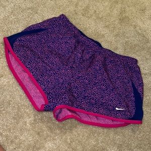 NIKE SHORTS SIZE M